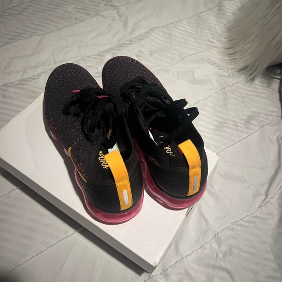 Nike Vapormax - Picture 2 of 5